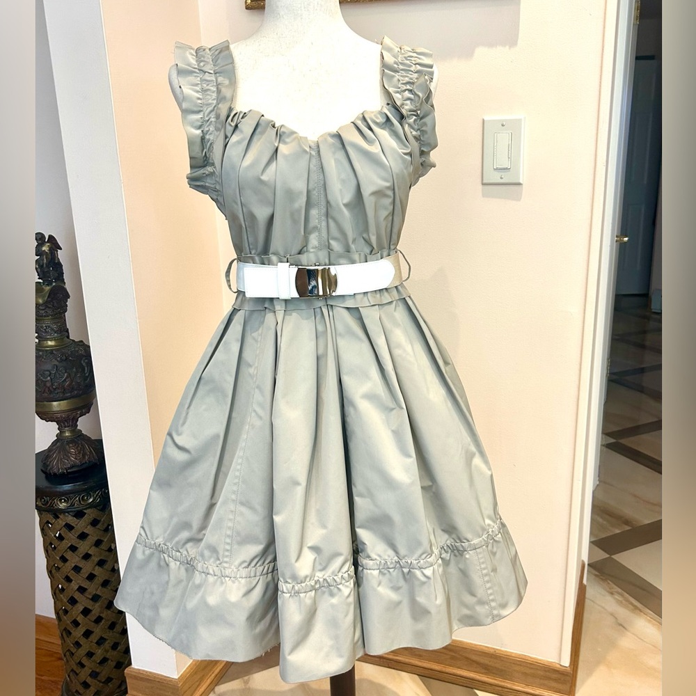 Marc Jacobs Gray Ruffled Dress with White Belt
